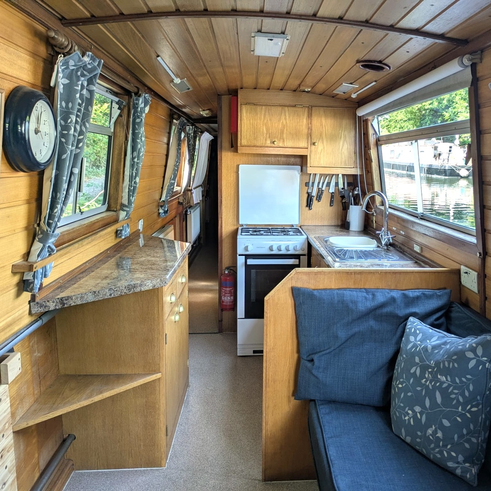 Narrowboat Scruffy Fox (kitchen)